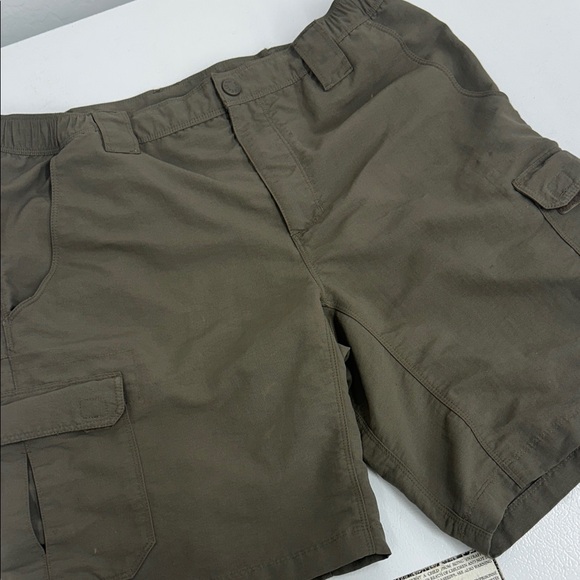 Men's Olive Cargo Shortss - Picture 1 of 11
